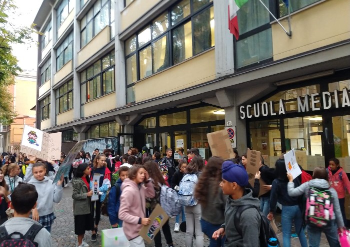 'Giù le mani dalla nostra ricreazione': flash mob alle Paoli