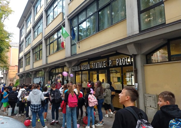 'Giù le mani dalla nostra ricreazione': flash mob alle Paoli