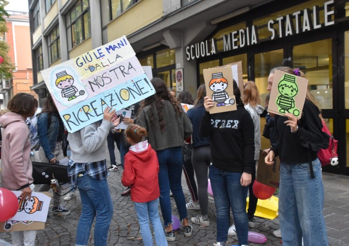 'Giù le mani dalla nostra ricreazione': flash mob alle Paoli