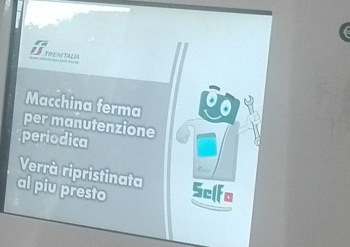 Automatiche in tilt e un solo sportello aperto: caos in stazione