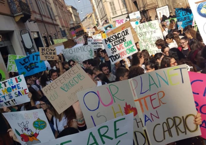 Friday for future, centro di Modena invaso da studenti