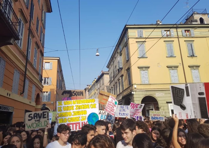 Friday for future, centro di Modena invaso da studenti
