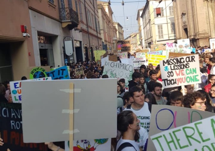 Friday for future, centro di Modena invaso da studenti