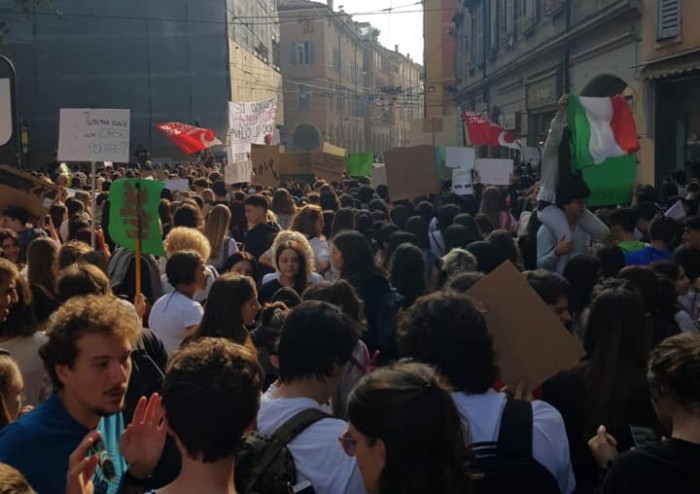 Friday for future, centro di Modena invaso da studenti