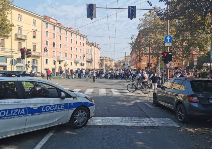 Friday for future, centro di Modena invaso da studenti