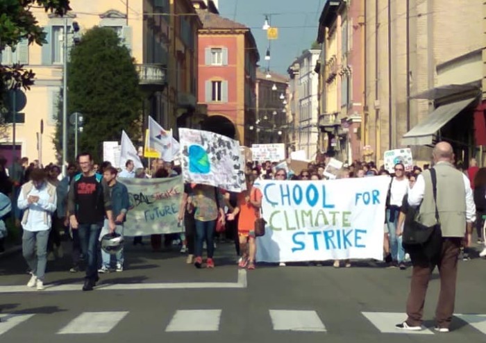 Friday for future, centro di Modena invaso da studenti