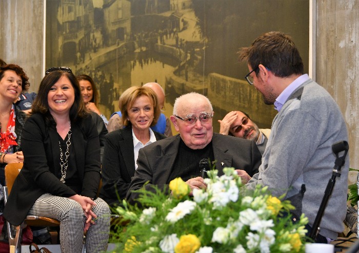 Vittorio Zucconi, Bastiglia unita ha ricordato l'illustre concittadino