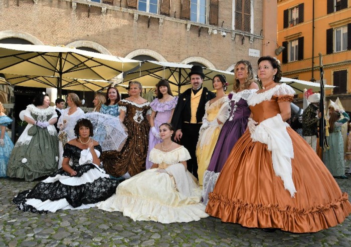 Modena, dame e cavalieri per la rievocazione storica