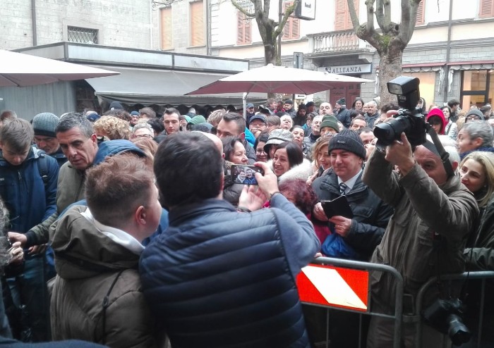 Salvini a Pavullo, in centinaia sotto la pioggia: 'Qui solo persone che amano l'Italia'