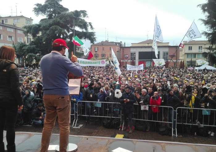 Salvini infiamma Maranello: 'Stravinciamo in Emilia Romagna'