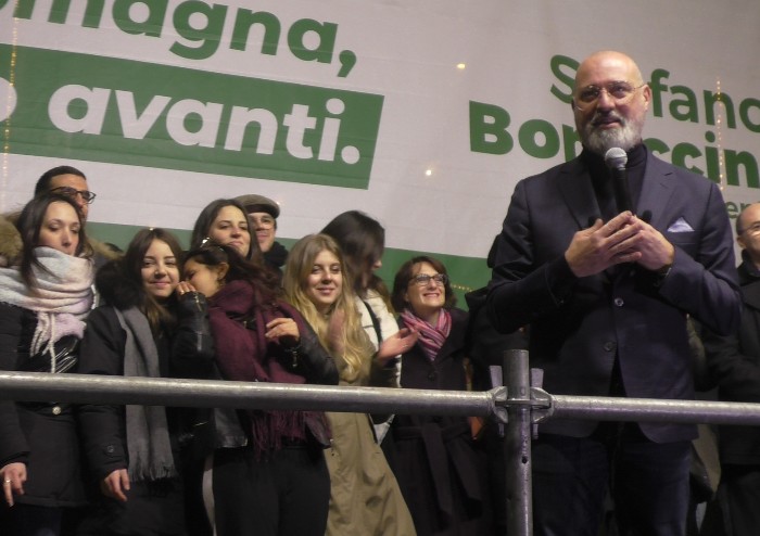 Bonaccini, in piazza Grande festa con sardine: 'Non illudiamoci'