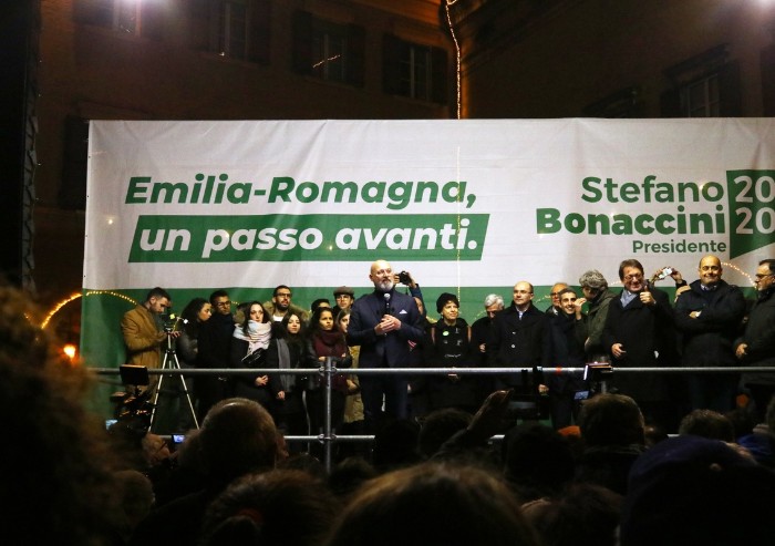 Pd, Sardine, testimonial e alleati: i colori della piazza di Modena