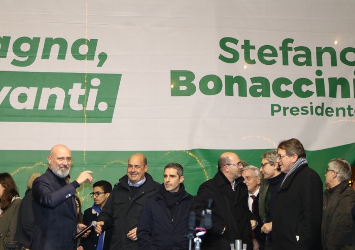 Pd, Sardine, testimonial e alleati: i colori della piazza di Modena