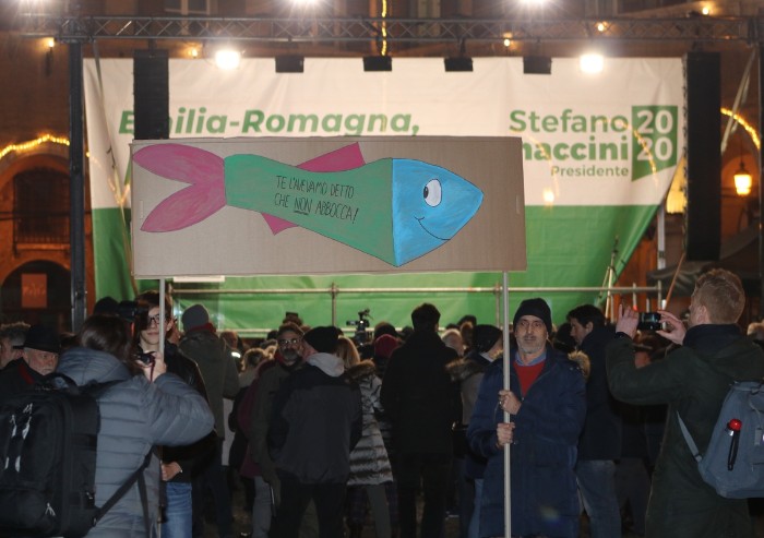 Pd, Sardine, testimonial e alleati: i colori della piazza di Modena