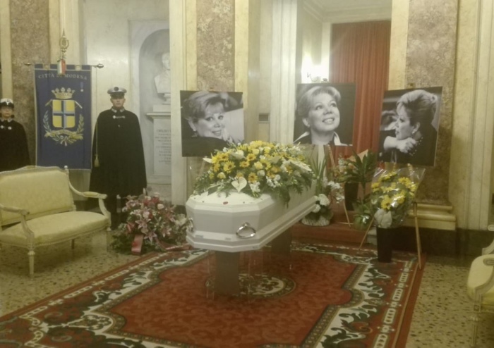 Addio a Mirella Freni, camera ardente in Teatro e funerale in Duomo