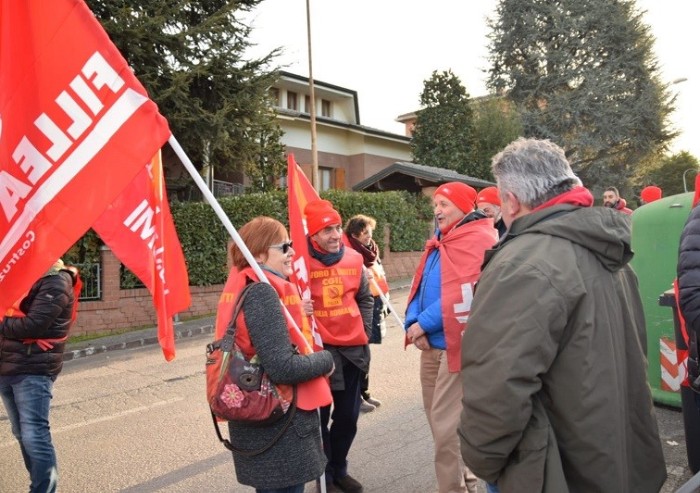 Contratto Federlegno, mobilitazione davanti alla azienda di Orsini