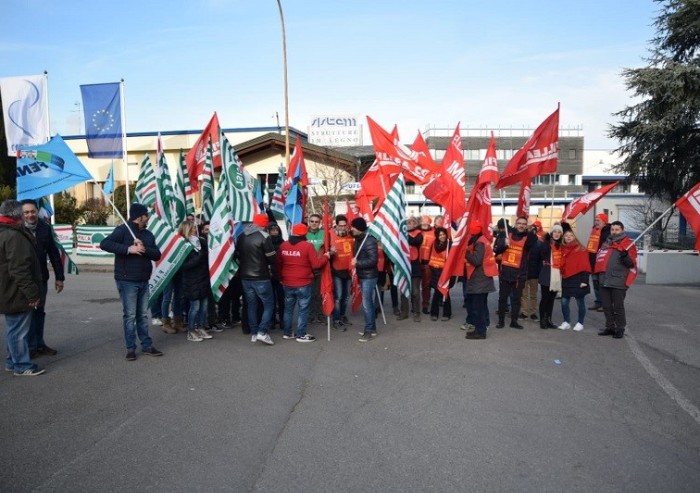 Contratto Federlegno, mobilitazione davanti alla azienda di Orsini