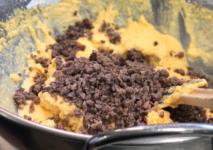 La ricetta: muffin di polenta e salsiccia con crema di sedano