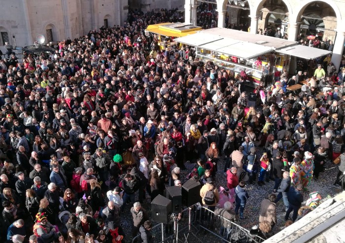 Anche Sandrone irride i 5 Stelle: 'Mai dire... Maio'