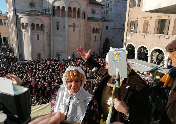 Anche Sandrone irride i 5 Stelle: 'Mai dire... Maio'