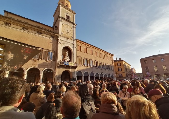 Anche Sandrone irride i 5 Stelle: 'Mai dire... Maio'