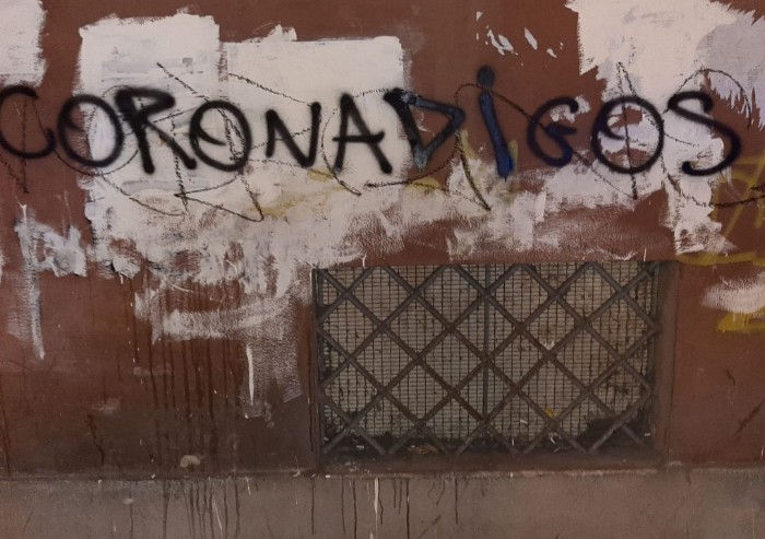 Scontri in carcere, a Modena deliranti scritte inneggiano alla rivolta