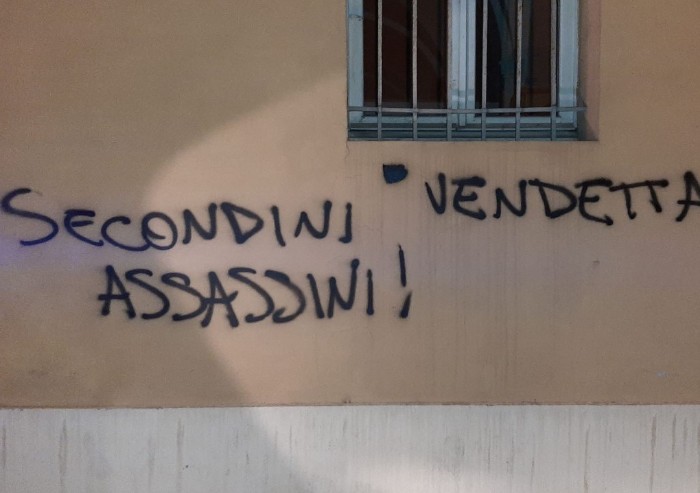 Scontri in carcere, a Modena deliranti scritte inneggiano alla rivolta