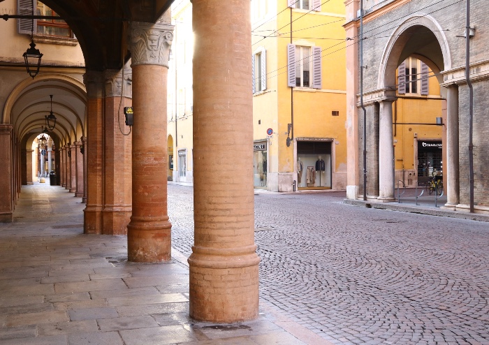 Modena, una città svuotata dal virus