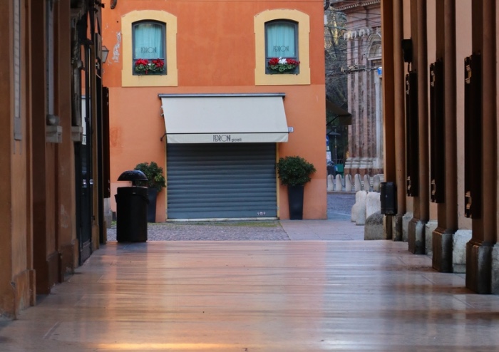 Modena, una città svuotata dal virus