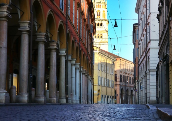 Modena, una città svuotata dal virus