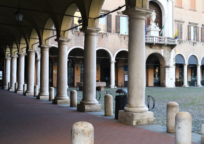 Modena, una città svuotata dal virus