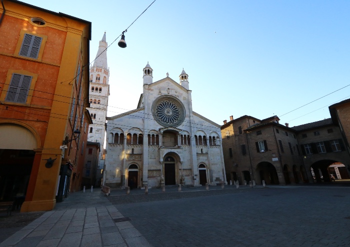 Modena, una città svuotata dal virus