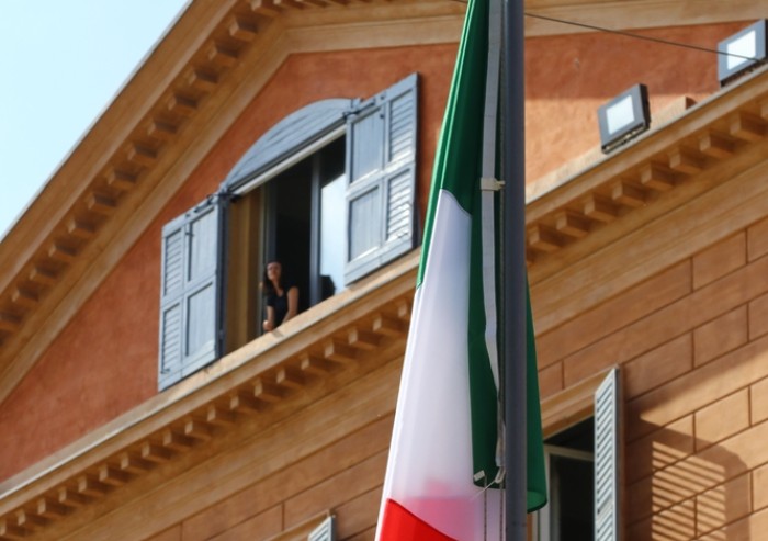 Festa della Repubblica: l'alzabandiera in piazza Roma