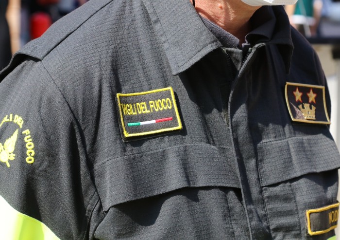Festa della Repubblica: l'alzabandiera in piazza Roma