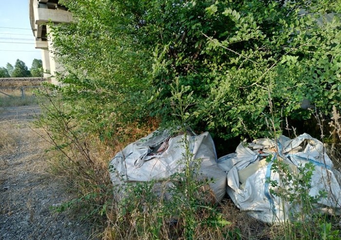 Castelfranco, discarica sotto Tav: ecco le sbarre, ma rifiuti restano