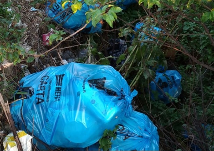 Castelfranco, discarica sotto Tav: ecco le sbarre, ma rifiuti restano