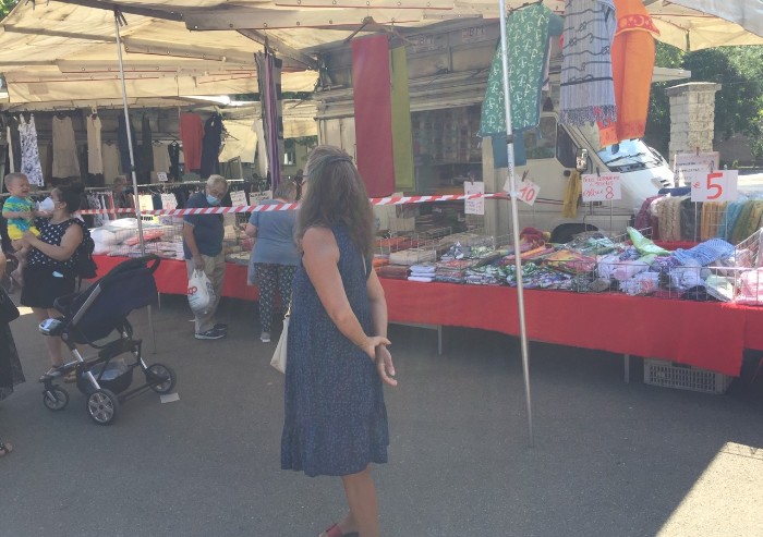 Mercato Novi Sad a Modena: mascherine ok, ma nessun distanziamento