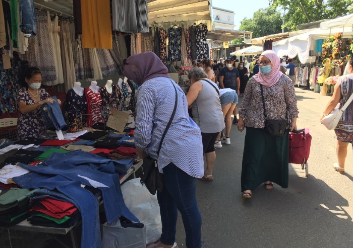 Mercato Novi Sad a Modena: mascherine ok, ma nessun distanziamento