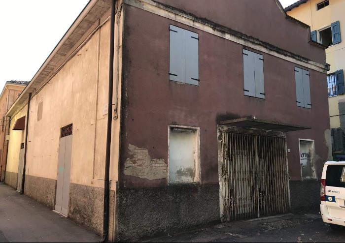 'San Cesario, edifici degradati in centro: ecco qua il salotto'