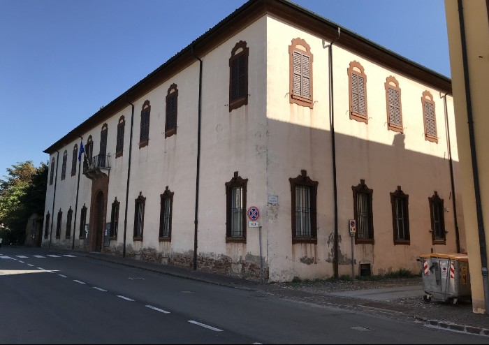 'San Cesario, edifici degradati in centro: ecco qua il salotto'