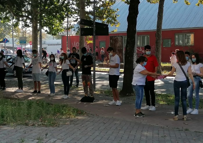 Modena, riaprono le scuole: esplode la protesta al Barozzi