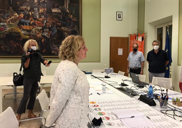 Vignola, l'ufficio elettorale conferma: Muratori sindaco per 17 voti