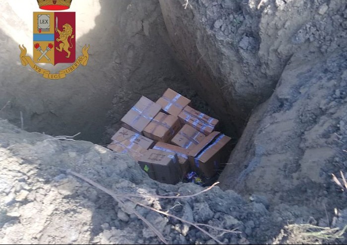Carpi, polizia fa brillare 37 chili di fuochi d'artificio sequestrati