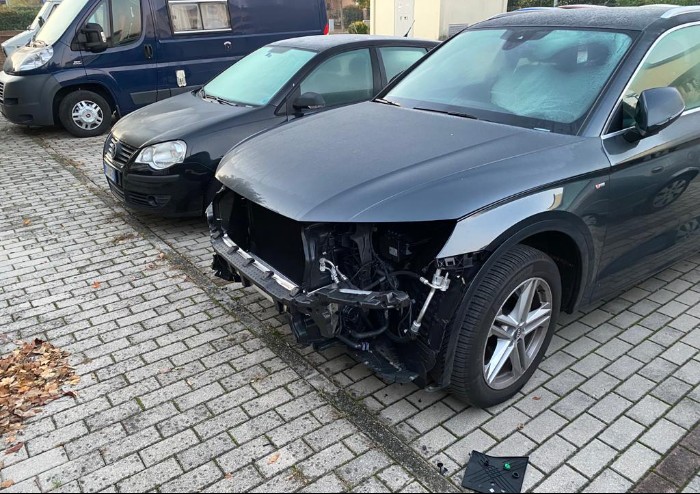 Cognento, rubano pezzi di Bmw e Audi: auto distrutte