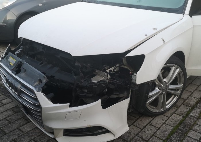 Cognento, rubano pezzi di Bmw e Audi: auto distrutte