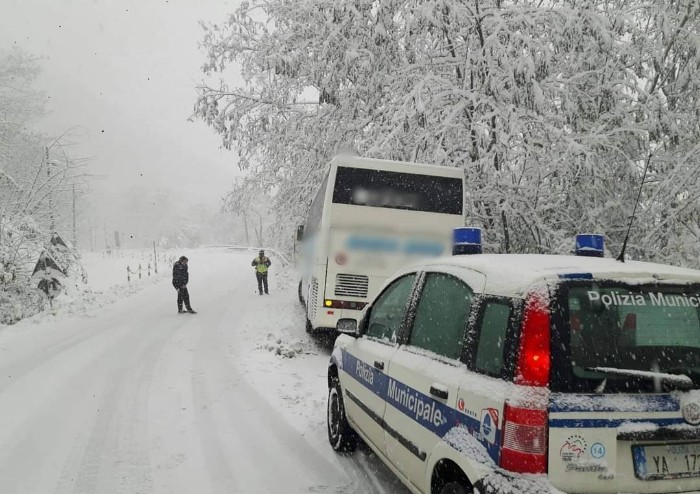 Neve anche in pianura, abbondante in montagna, disagi sull'Estense