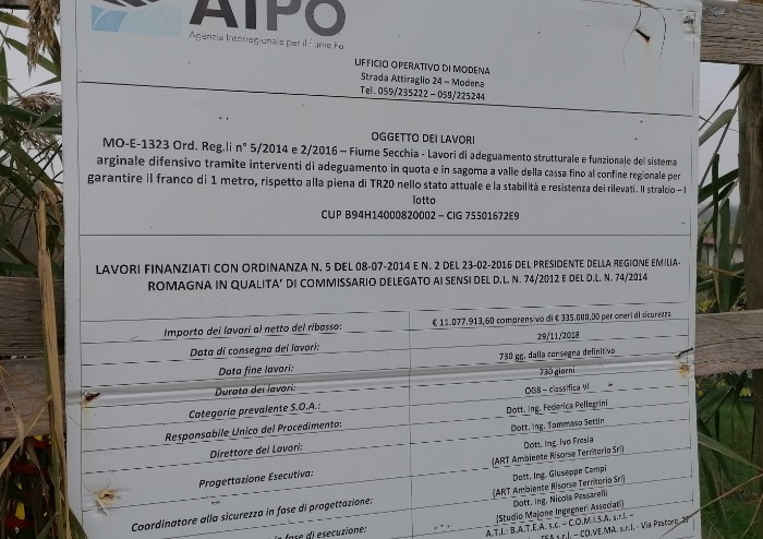 Argini sempre più alti superano i ponti, ed il rischio rimane