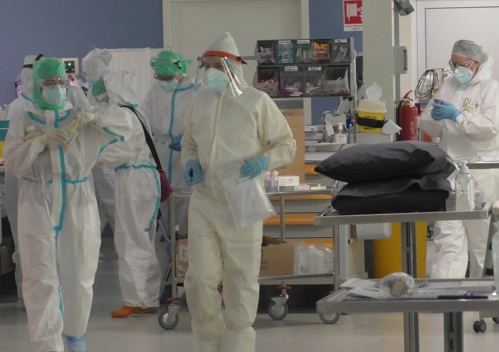 Nel nuovo hub di terapia intensiva tra dramma, speranza e un grande grazie