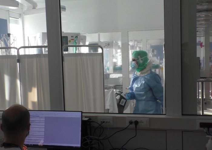 Nel nuovo hub di terapia intensiva tra dramma, speranza e un grande grazie