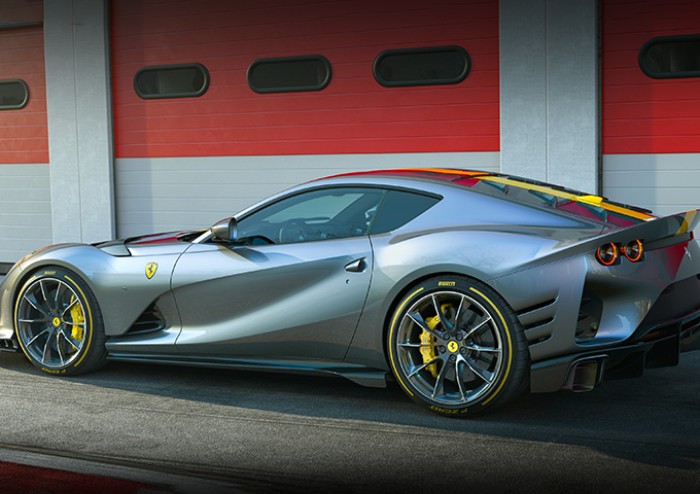 Ferrari: la nuova versione della V12 si svela